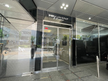 オフィスビル出入口