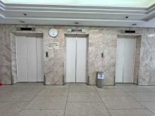 エレベーター(3基)