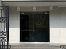 オフィスビル出入口