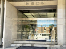 オフィスビル出入口