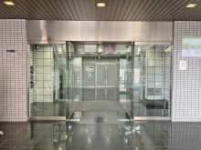 オフィスビル出入口