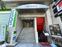 オフィスビル出入口