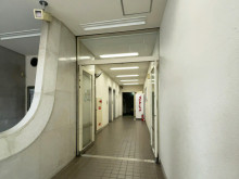 オフィスビル出入口