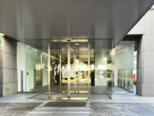 オフィスビル出入口