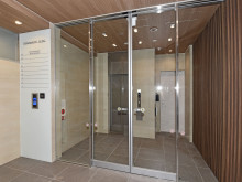 オフィスビル出入口