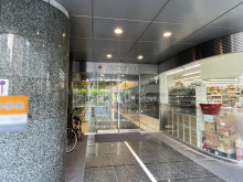 オフィスビル出入口