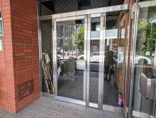 オフィスビル出入口