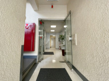 オフィスビル出入口