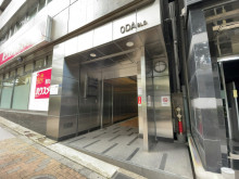 オフィスビル出入口