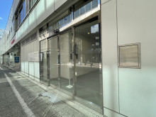 オフィスビル出入口