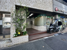 オフィスビル出入口