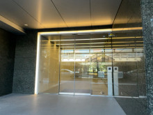 オフィスビル出入口