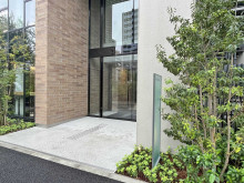 オフィスビル出入口