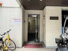 オフィスビル出入口