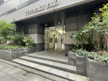 オフィスビル出入口