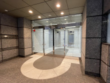 オフィスビル出入口