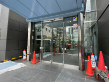 オフィスビル出入口