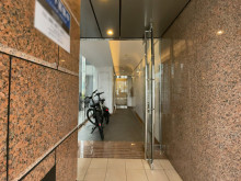 オフィスビル出入口