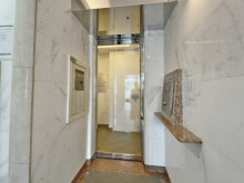 エレベーターホール出