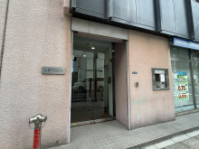 オフィスビル出入口