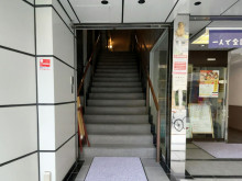 オフィスビル出入口