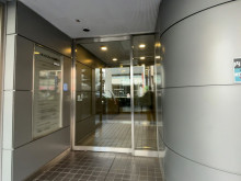 オフィスビル出入口