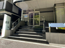 オフィスビル出入口