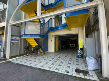 オフィスビル出入口