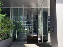 オフィスビル出入口