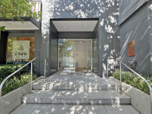 オフィスビル出入口