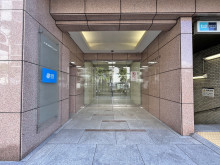 オフィスビル出入口