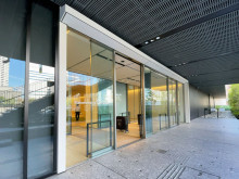 オフィスビル出入口