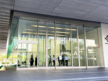 オフィスビル出入口