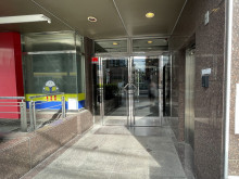 オフィスビル出入口