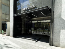 オフィスビル出入口