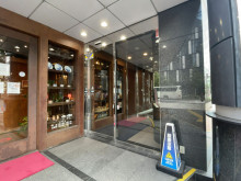 オフィスビル出入口