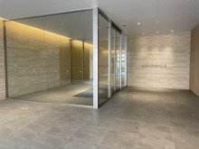 オフィスビル出入口