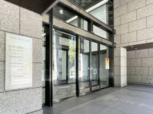 オフィスビル出入口