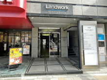 オフィスビル出入口