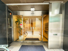 オフィスビル出入口