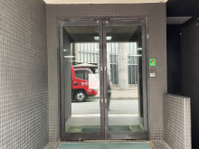 オフィスビル出入口