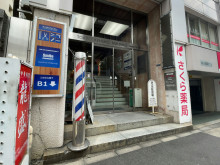 オフィスビル出入口