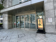 オフィスビル出入口