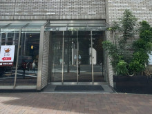 オフィスビル出入口