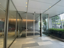 オフィスビル出入口