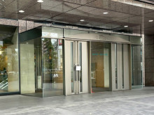 オフィスビル出入口