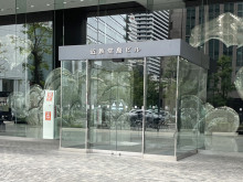 オフィスビル出入口