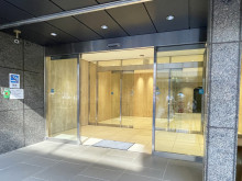 オフィスビル出入口