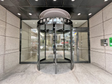 オフィスビル出入口