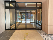 オフィスビル出入口